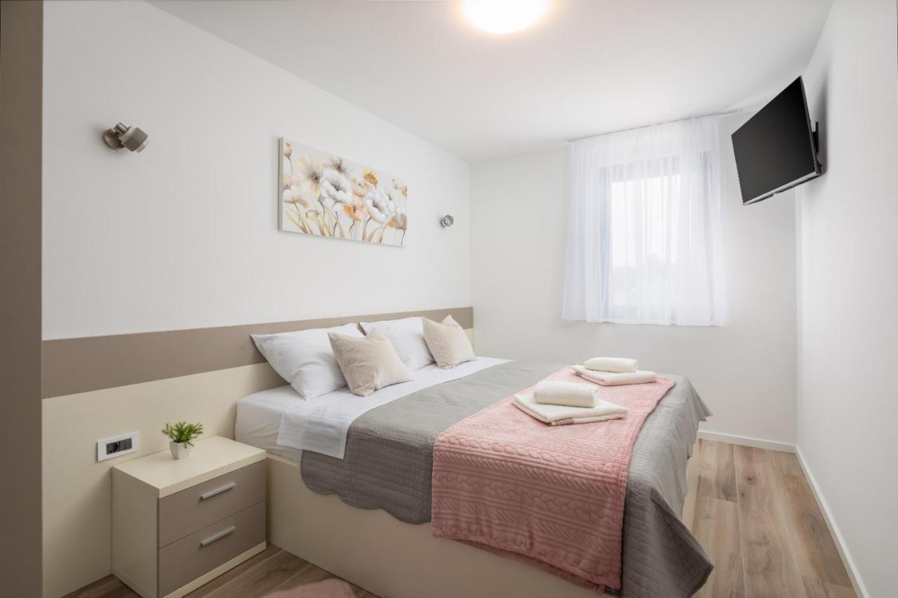 Luxury Apartment Blue Sky Pakostane Ngoại thất bức ảnh